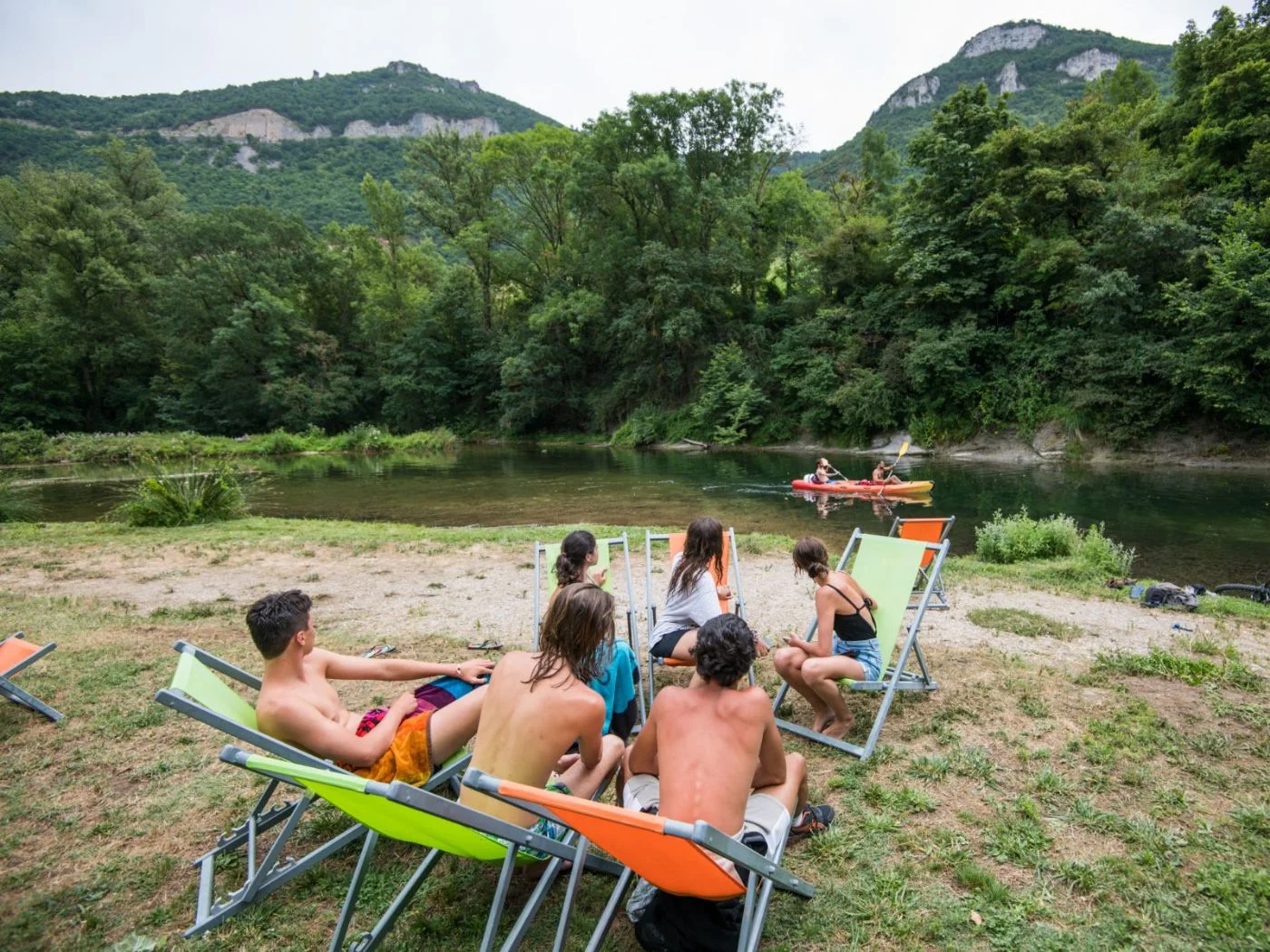 Plage et baignade sur la Dourbie au Camping Saint Lambert à Millau
