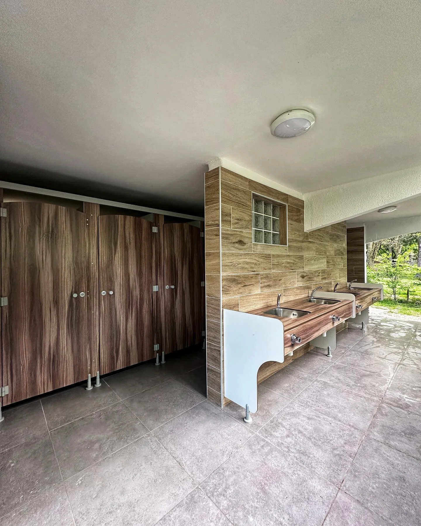 Blocs sanitaires modernes & adaptés